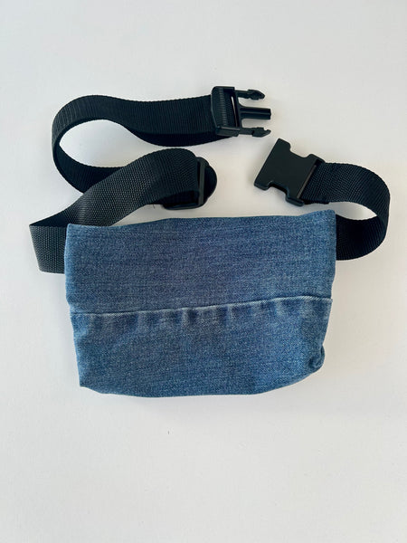 Bæltetaske/crosdbody i denim.