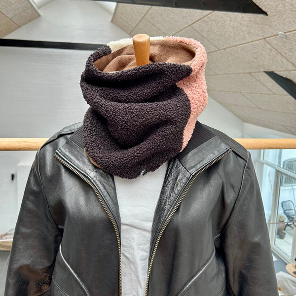 Halsedisse i rosa, sort og råhvid teddybear