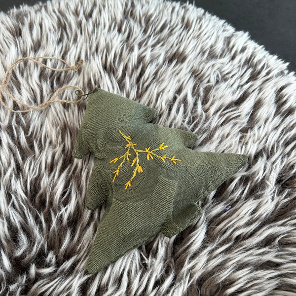 Juletræ ophæng i grønt med broderi.