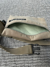 Indlæs billede til gallerivisning Bæltetaske/crossbody taske i fake velour.
