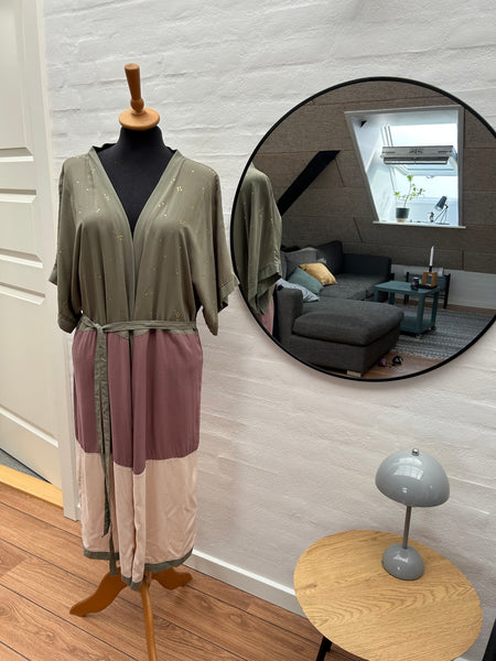 Strand kimono i 3 farver med guld prikker str. xs/m