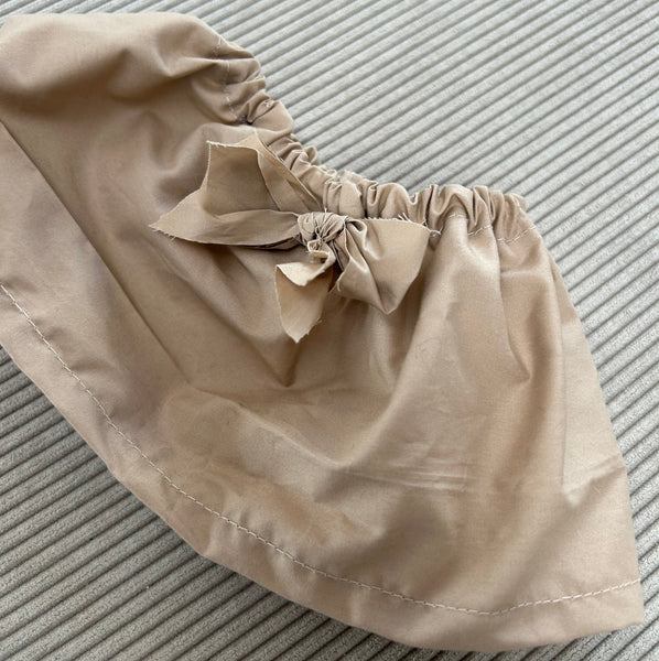 Strutskørt i beige med sløjfe
