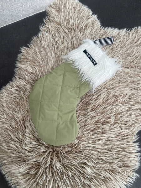 Stor julesok i grønt quilt med fake fur.