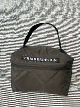 Indlæs billede til gallerivisning Toilettaske/makeuptaske i army quilt.
