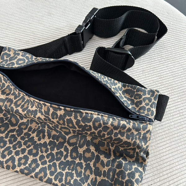 Bæltetaske/cross body taske i Leo.