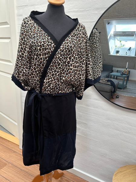Kimono i dyreprint og blå viscose str.m/l