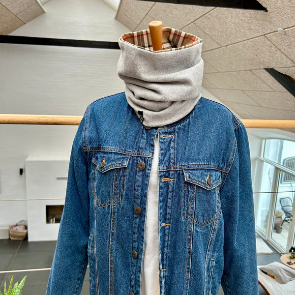 Halsedisse i tern med lysegråt fleece