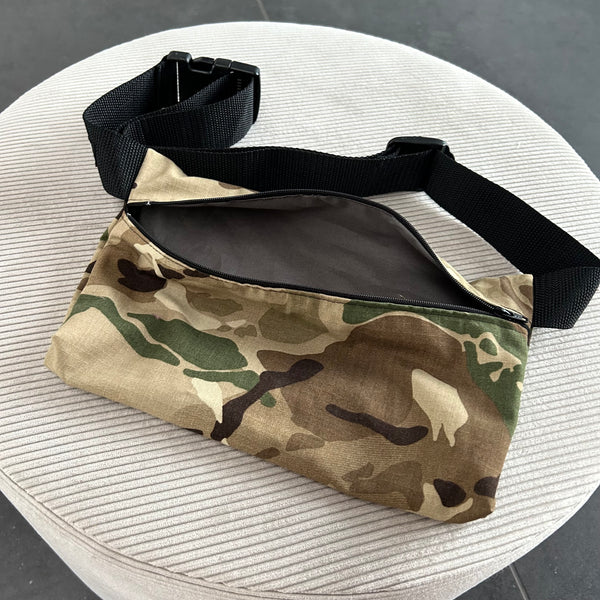 Bæltetaske/crossbody bag i militær.
