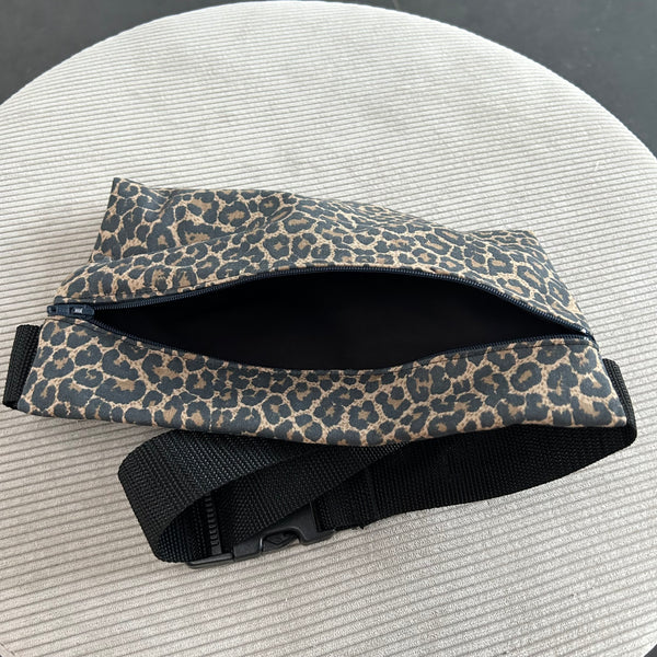 Bæltetaske/cross body taske i Leo.