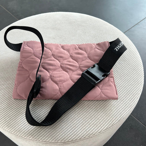 Bæltetaske/ crossbody i lys lyserød quilt.