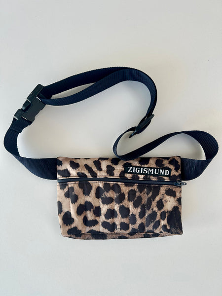 Bæltetaske/crossbody taske i quiltet Leo.