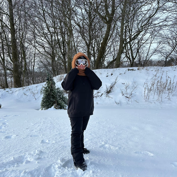 Brunlig Balaclava i Teddy med hvidt fleece.