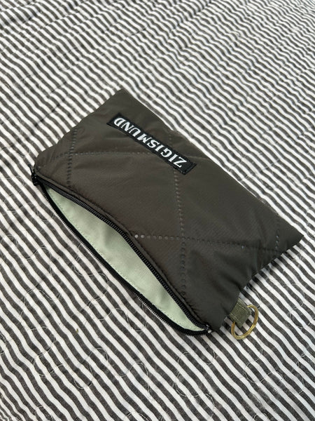 Keyhanger taske i armygrøn quilt.