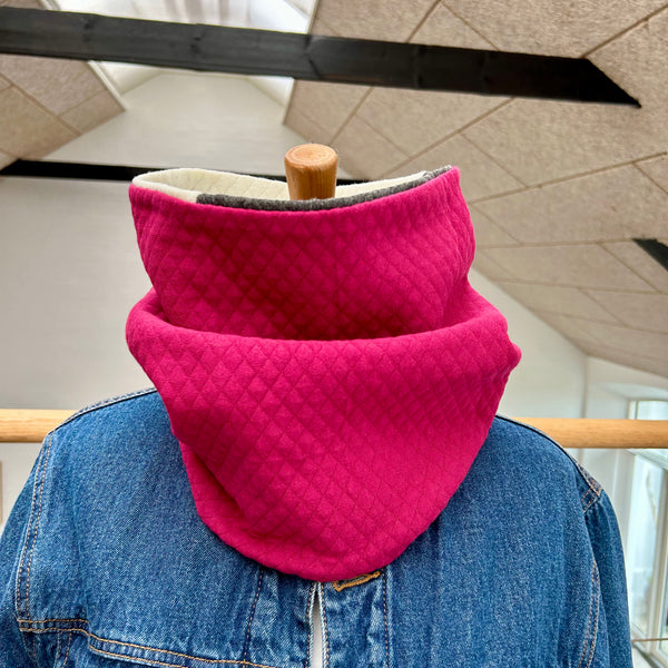 Halsedisse i bordeaux, hvid og grå