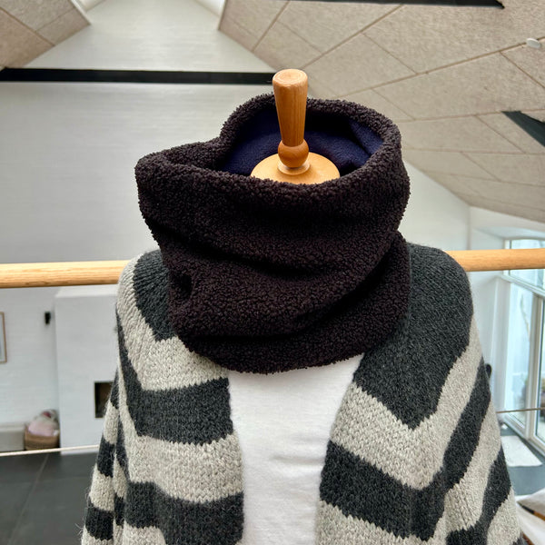 Halsedisse t sort teddybear med blåt fleece