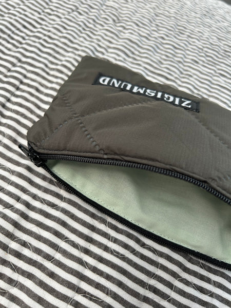 Keyhanger taske i armygrøn quilt.