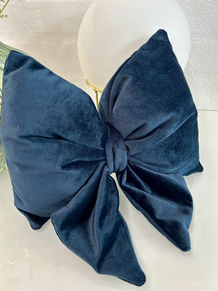 Lille sløjfe i mørkeblå velour.