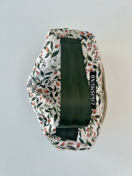 Lækker og rummelig toilettaske med skønne blomster.