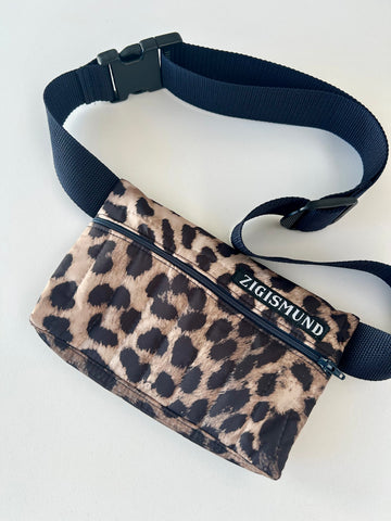 Bæltetaske/crossbody taske i quiltet Leo.