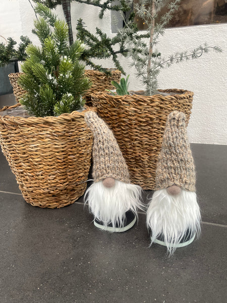 ❤️Håndlavede “Gnomer”i mørkegrå møbelvelour og hjemmestrikkede huer.