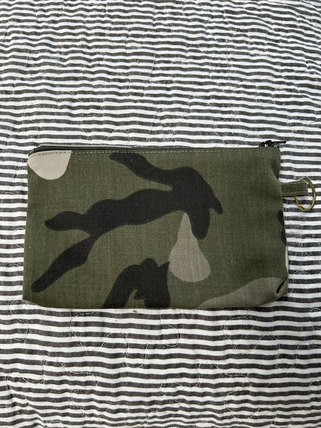 Keyhanger taske i army med army lynlås.