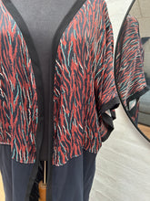 Indlæs billede til gallerivisning Kimono i digital printet stof og med mørkeblå viscose str.m/l
