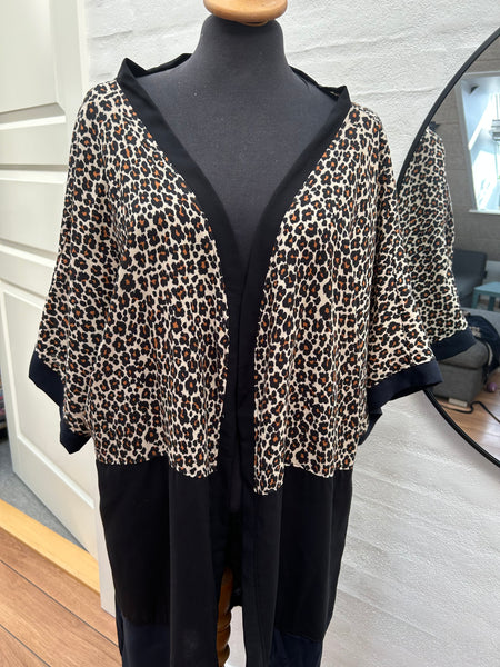 Kimono i dyreprint og blå viscose str.m/l