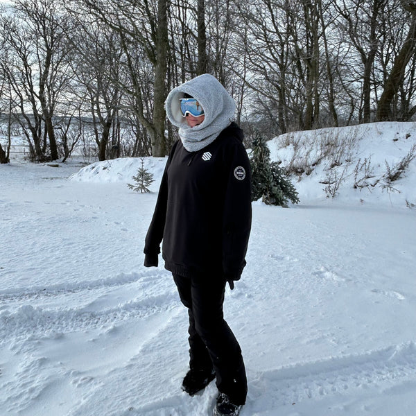 Balaclava i lysegrå Teddy med hvidt fleece.