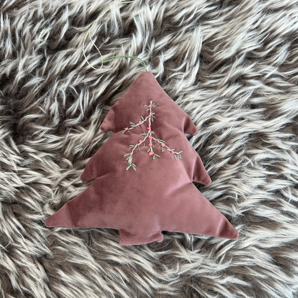 Juletræ i rosa møbelvelour med broderi.