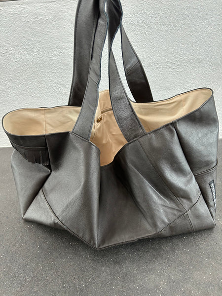 Brun læder shopper i genbrugs læder.