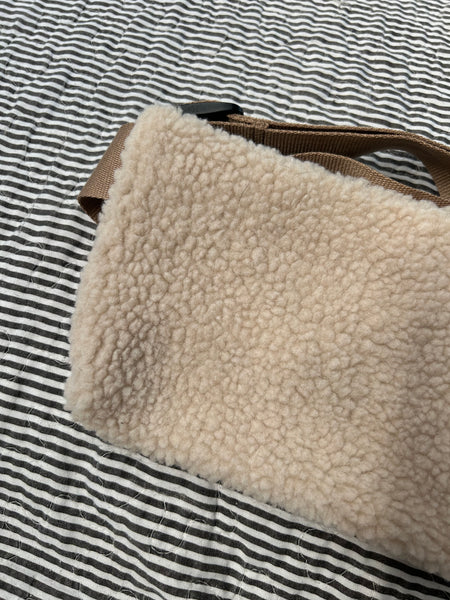 Bæltetaske/crossbody i teddybear.