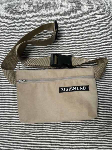 Bæltetaske/crossbody taske i fake velour.