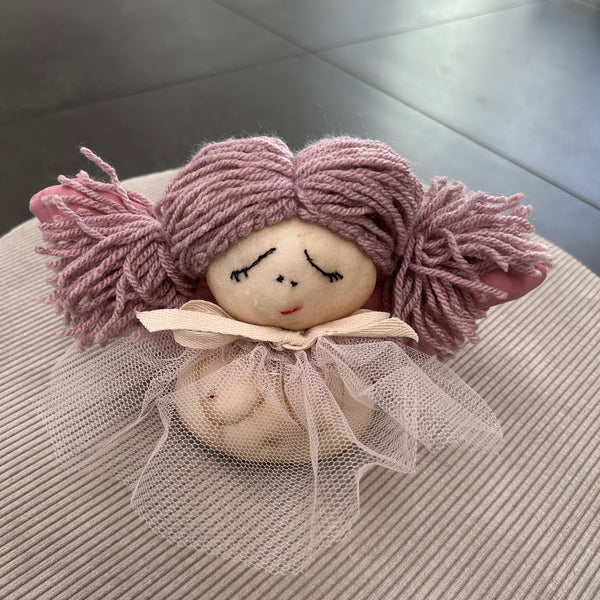 Den lille “fede” skytsengel Agnes