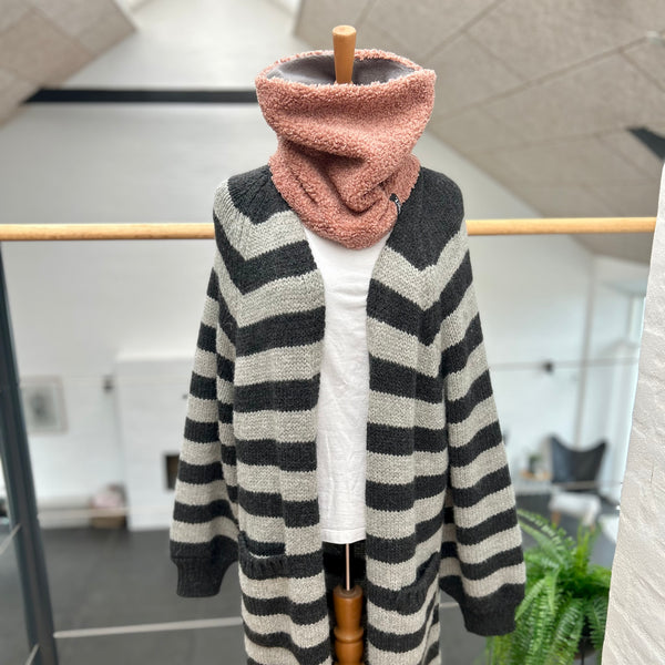 Halsedisse i mørkerosa teddybear med grå fleece