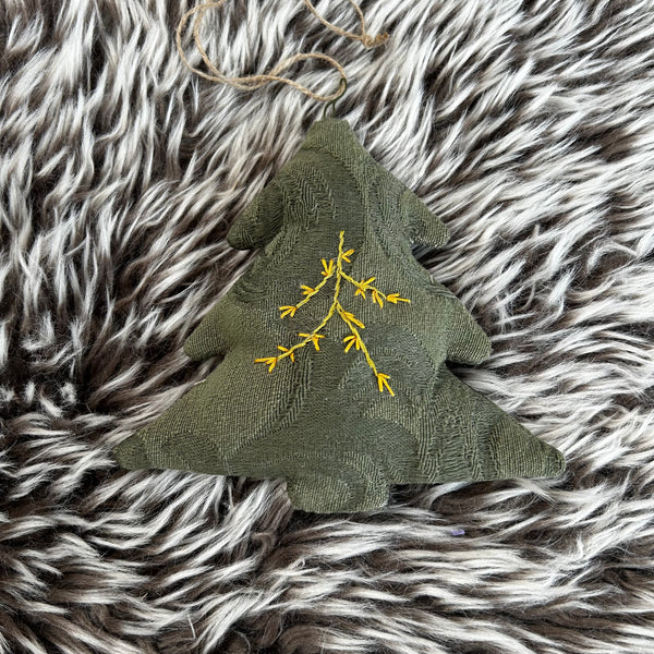 Juletræ ophæng i grønt med broderi.