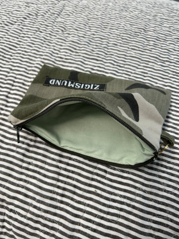 Keyhanger taske i army med army lynlås.