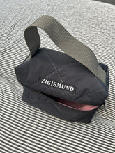 Indlæs billede til gallerivisning Toilet/makeuptaske i farven charcoal.
