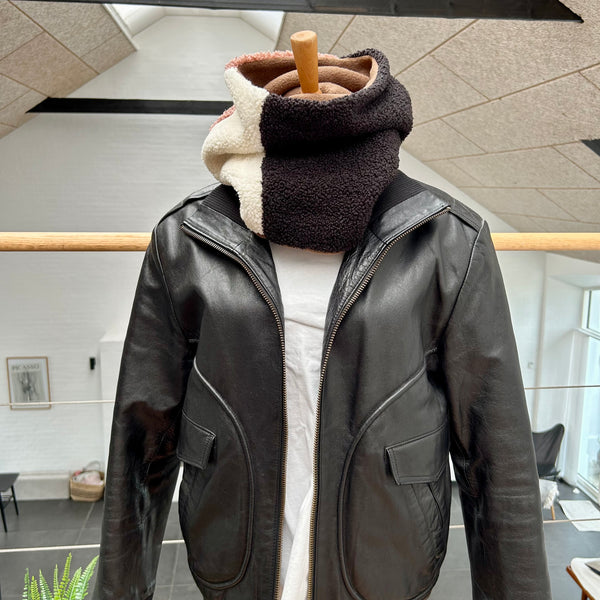 Halsedisse i rosa, sort og råhvid teddybear