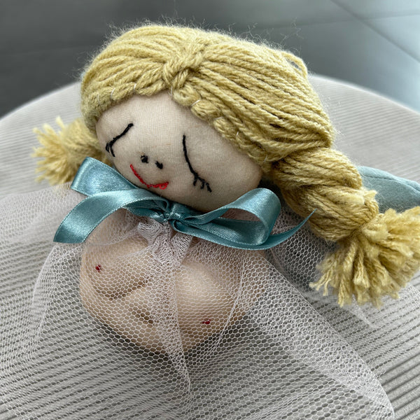 Eloise den lille “fede” skytsengel.
