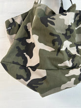 Indlæs billede til gallerivisning Stor shopper i army look med blåt foer og inderlomme.

