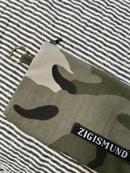 Keyhanger taske i army med army lynlås.