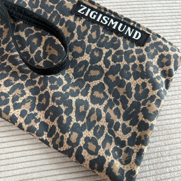 Clutch/toilettaske i leopard.