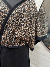Indlæs billede til gallerivisning Kimono med dyreprint, blå og sort. Str.m/l

