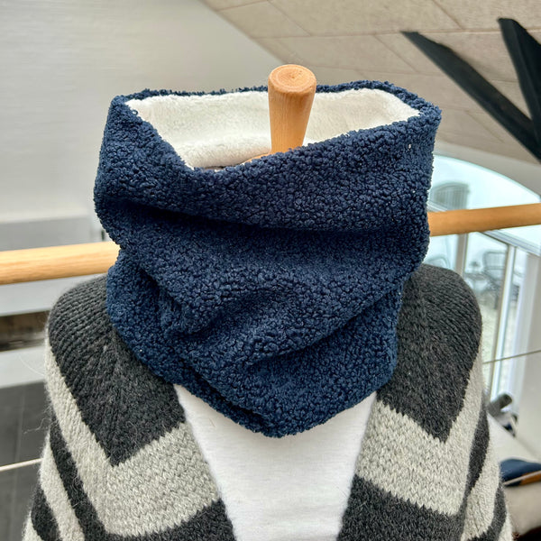 Halsedisse i blåt teddybear med muldvarp fleece og hvidt teddybear