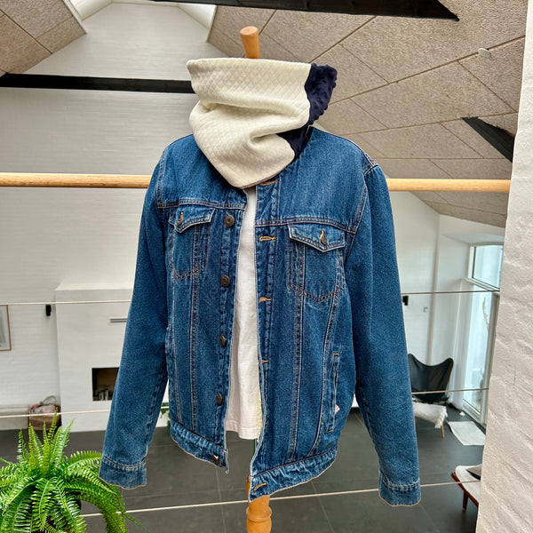 Halsedisse i nude, råhvid og blå