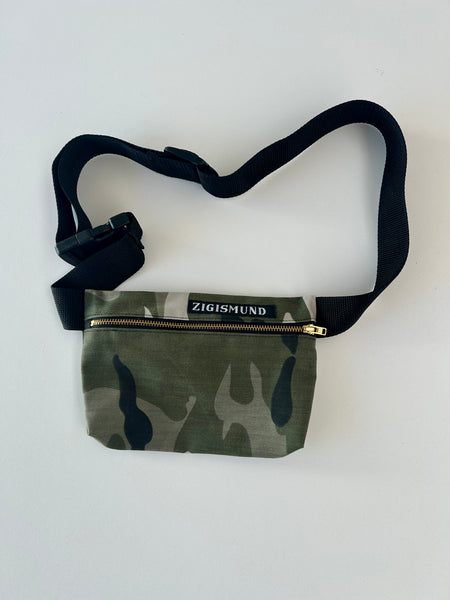 Bæltetaske/crossbody taske i army stof.