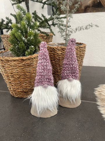 ❤️Håndlavede “Gnomer”i nyde velour og med lilla hjemmestrikket hue.