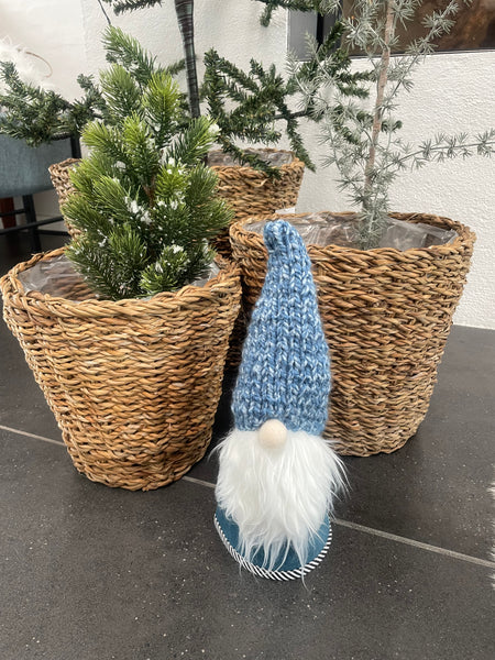 ❤️Håndlavet “Gnom” i blå velour og med hjemmestrikket hue.