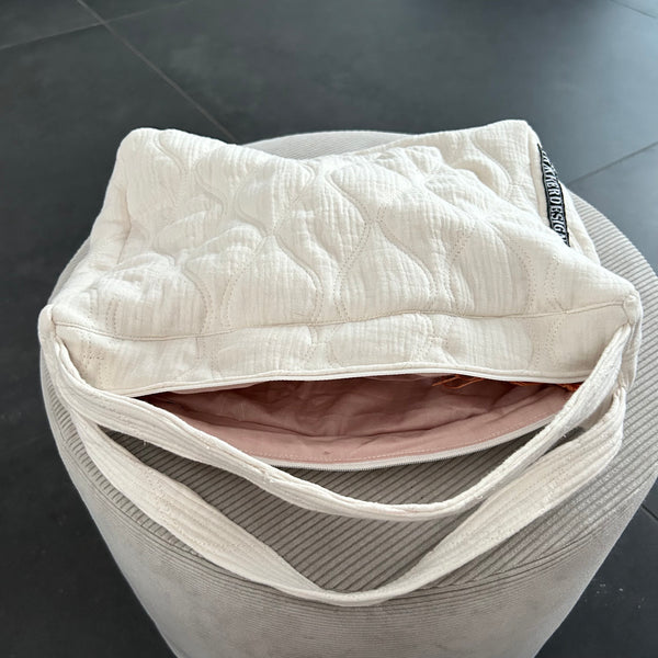 Håndtaske/skuldertaske i hvid quilt.