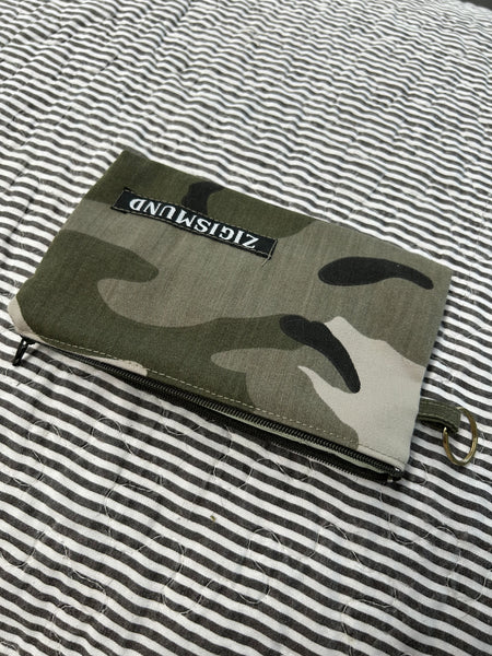 Keyhanger taske i army med army lynlås.